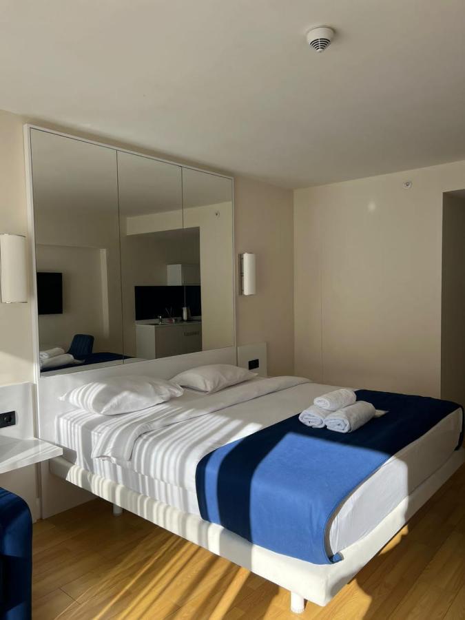 Aparthotel In City Batumi Exterior photo